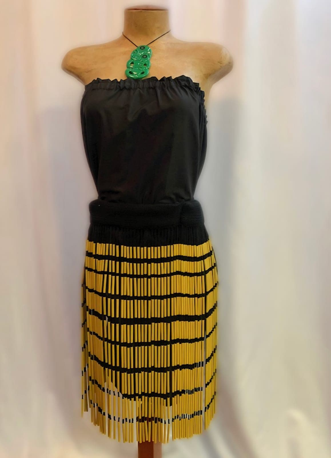 Medium / Large Piupiu — view 1