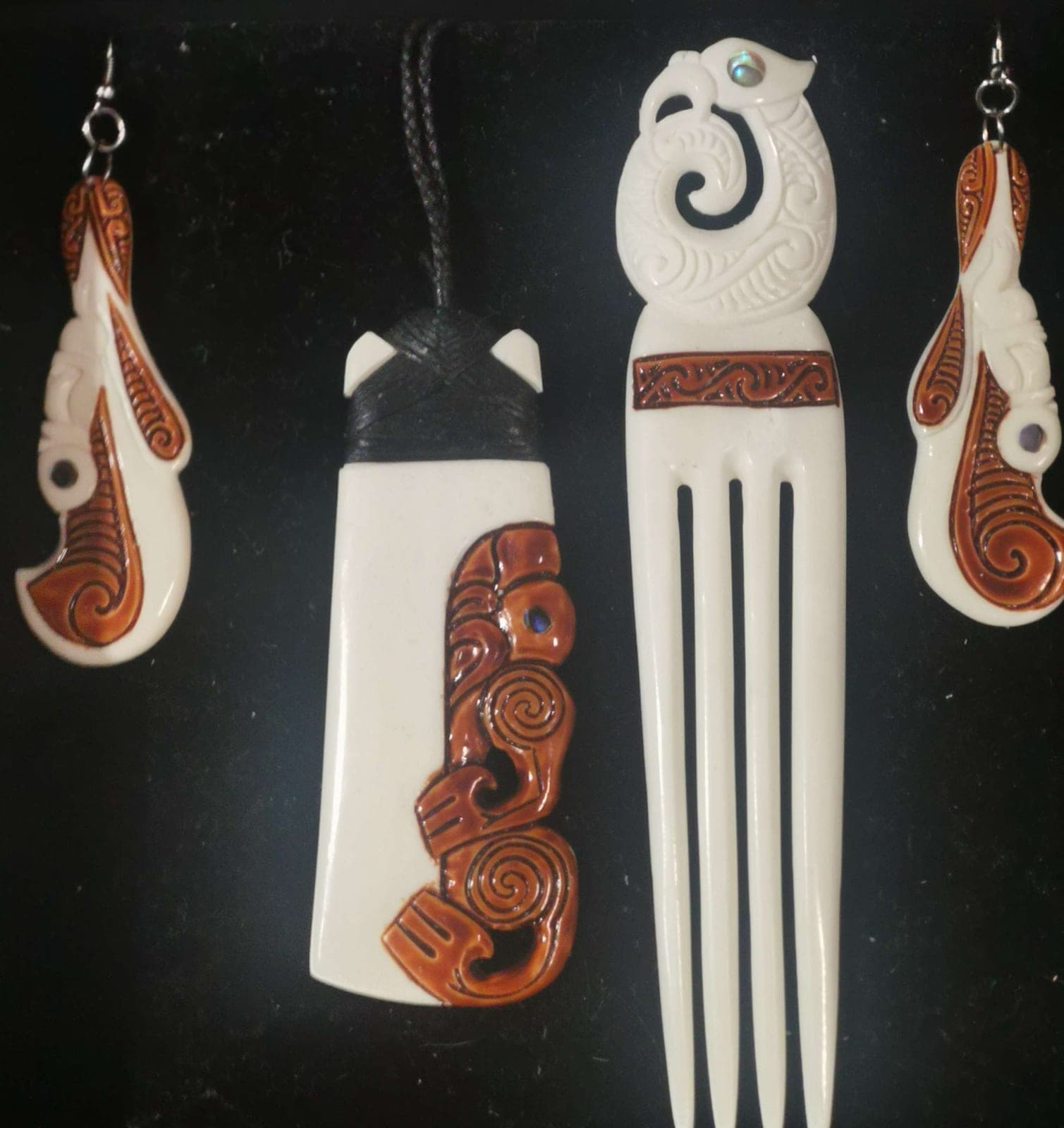 Manaia Heru, Pendant & Wahaika Earrings